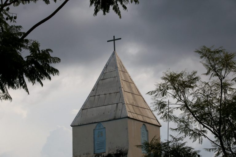 kirkon katolla on risti Nigeriassa