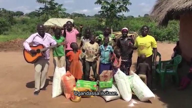 Kuvakaappaus Kiitosterveiset Ugandasta-videolta.