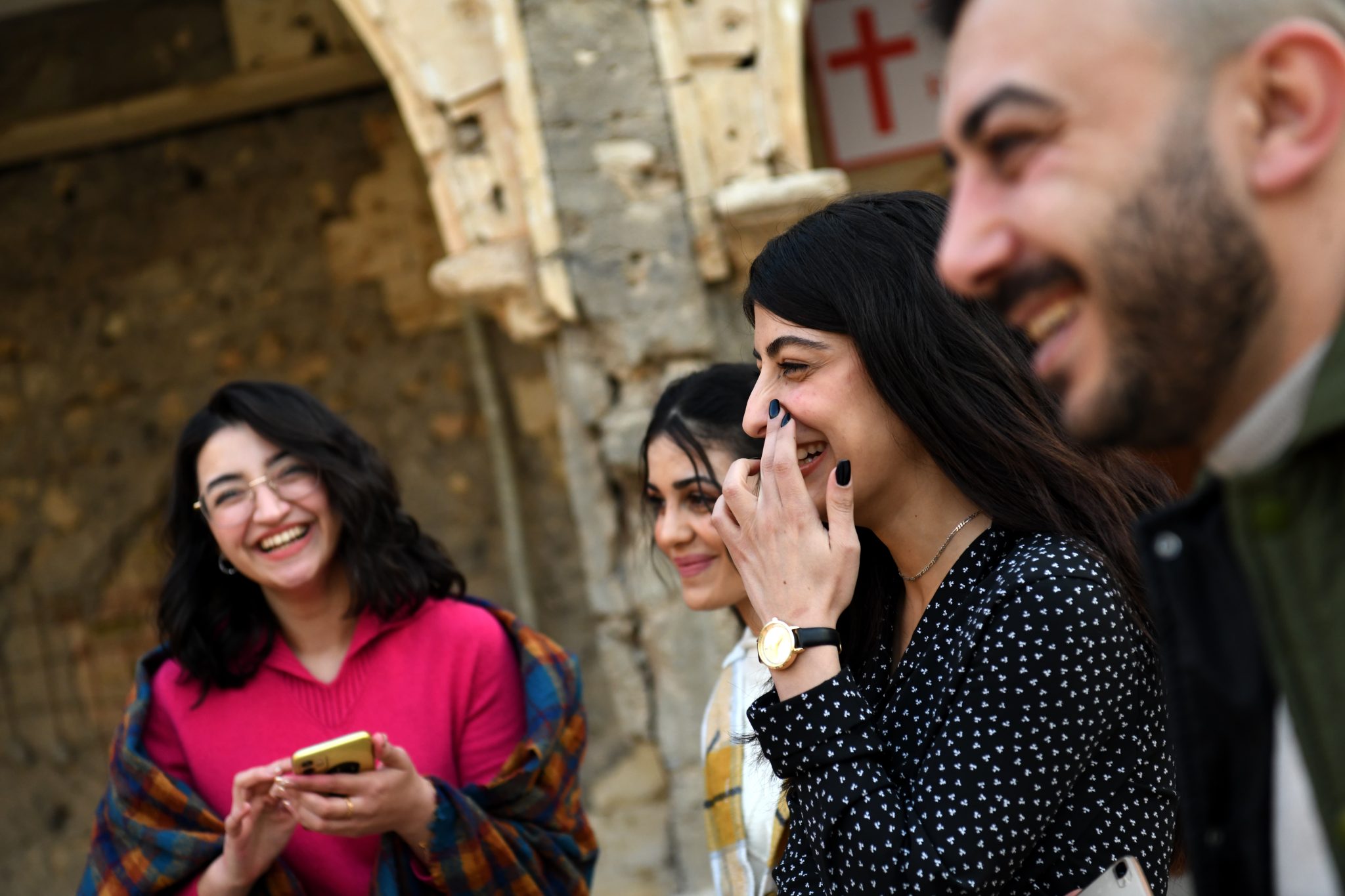 Irak Melody Singers -laulajat hymy ja nauru kasvoillaan