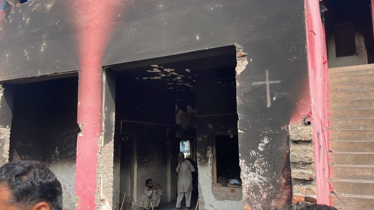 Poltettu kirkkorakennus