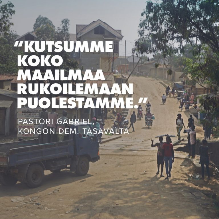 Rukouspyyntö Kongon demokraattisesta tasavallasta Seurakuntaperheemme Kongon demokraattisessa tasavallassa on yhä järkyttynyt Oichan yhteisöön kohdistuneesta hyökkäyksestä. Tähän mennessä iskun jäljiltä on löydetty ja haudattu ainakin 35 ruumista. Paikalliset seurakuntajohtajat pyytävät meiltä rukoustukea. Pastori Gabriel, joka toimii paikallisena seurakuntajohtajana, pyytää: "Kutsumme koko maailmaa rukoilemaan kanssamme Benin alueen Pohjois-Kivun ja Iturin maakuntien puolesta." "Paljon ihmisiä, äitejä, naisia, lapsia tapettiin ja mestattiin. Monet näistä ihmisistä olivat kristittyjä, Jumalan palvelijoita, ja opettajia kouluissamme. Kirkko on hyökkäyksen kohteena." Missä ikinä oletkin ja mitä ikinä teetkin, voisitko juuri nyt rukoilla hetken Kongon demokraattisen tasavallan kristittyjen puolesta? Lämmin kiitos rukoustuestasi. Siunausta päivääsi! #kongondemokraattinentasavalta #afrikka #väkivalta #vainotutkristityt