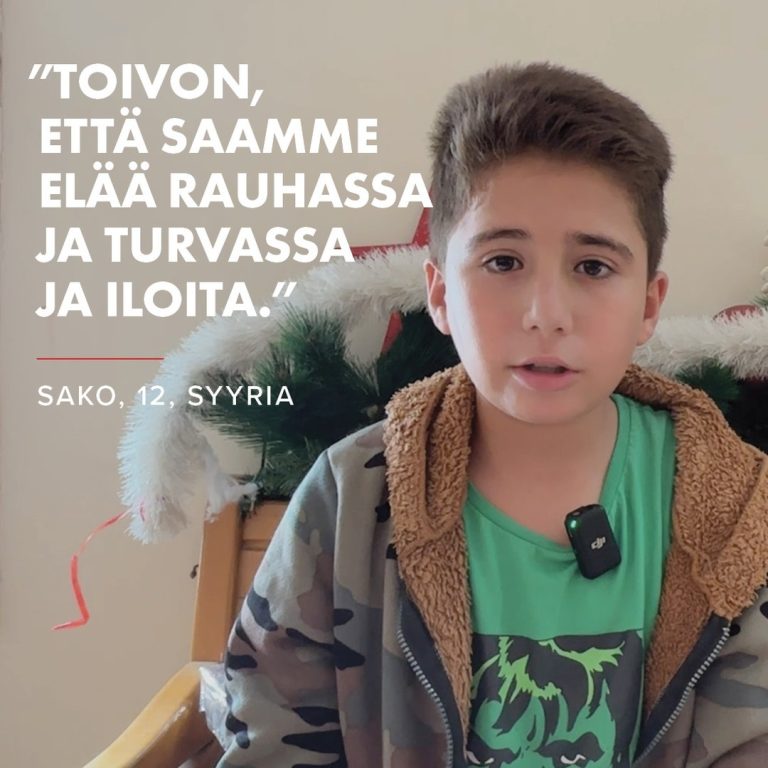 Sako toivoo jouluksi rauhaa ja iloa Turvallisuus ei todennäköisesti ole useimpien lasten joululahjalistalla. Mutta 12-vuotias Sako asuu Latakian kaupungissa Syyriassa, jossa sisällissota on tuhonnut rakennuksia ja maksanut ihmishenkiä. Tapasimme Sakon äskettäin hänen pyhäkoulussaan. Hän käy kirkossa, joka on yksi Open Doorsin Toivon keskuksista. Keskuksissa paikalliskumppanimme palvelevat lapsia, nuoria ja aikuisia. Rukoile tämän lapsen ja monien muiden lasten puolesta, jotka toivovat turvallisuutta ja rauhaa tänä jouluna. Lämmin kiitos rukoustuesta. #syyria #rauha #sota #vaino #vainotutkristityt #lapset #joululahja #joulu https://opendoors.fi/syyria