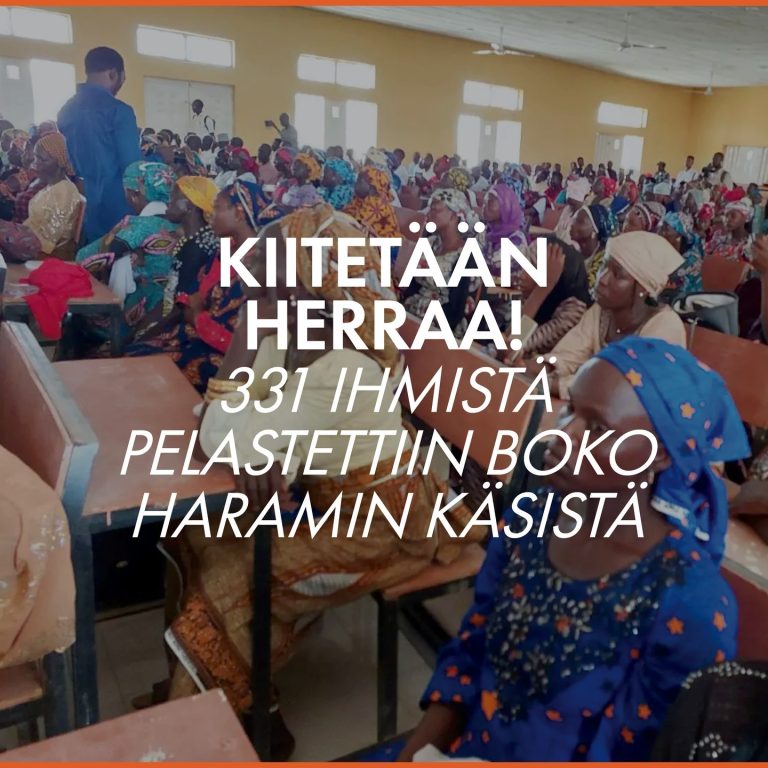 Kiitä kanssamme Jumalaa! 331 ihmistä, joista suurin osa oli naisia ja lapsia, pelastettiin islamilaisen ääriryhmän Boko Haramin käsistä Nigeriassa. Tämä oli vastaus jatkuviin rukouksiimme. Rukoillaan Luukkaan evankeliumin jakeen 4:18 toteutumista, että Jumala jatkaisi vankien vapauttamista. Sadattuhannet kristityt ympäri maailmaa ovat vangittuina uskonsa vuoksi. https://opendoors.fi/nigeria #kiitosaihe #rukousvastaus #rukouspyyntö #vankeus #BokoHaram #vapaus #vainotutkristityt