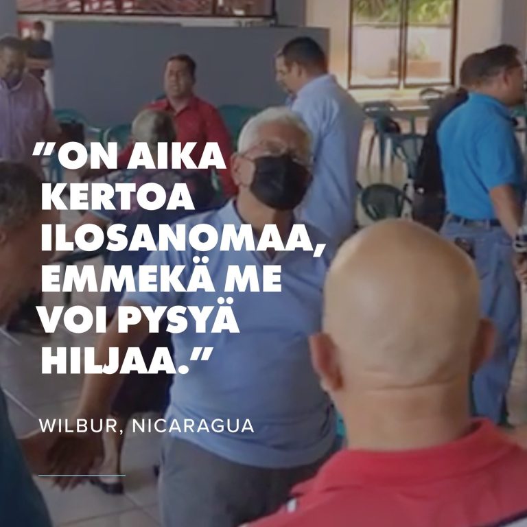 Pastori Wilbur ja Nicaraguan sinnikäs kirkko haasteiden keskellä Huolimatta nykyisistä haasteista, joita kirkon johtajilla on Nicaraguassa, sinnikkyys on yhä näiden uskovien merkki. Pastorit kuten Wilbur (kuvassa) jatkavat evankeliumin julistamista horjumattomalla sitoutumisella. "Meidän on käytettävä monia strategioita tietäen, että emme välttämättä saa työtämme valmiiksi. Mutta emme voi pysyä hiljaa", hän sanoo. • Rukoile, että kirkko Nicaraguassa jatkaisi sinnikkäästi ja löytäisi tapoja kokoontua pienryhmissä ja kodeissa. • Rukoile kuuliaisten ja uskollisten kirkon johtajien, kuten Wilburin, puolesta. Rukoile rohkeaa viisautta ja erottamiskykyä, kun he vievät evankeliumia eteenpäin. • Rukoile, että nykyinen kirkkoon kohdistuva painostus vahvistaisi kirkon johtajia ja muita uskovia, kypsyttäen heitä uskossaan. • Rukoile muutosta ja rauhaa Nicaraguan kansalle ja erityisesti sen kirkolle, kun he joutuvat kohtaamaan totalitaarisen hallituksen, joka rankaisee jokaista, joka uskaltaa ilmaista eriävän mielipiteen. https://opendoors.fi/nicaragua #Nicaragua #vainotutkristityt #uskonnonvapaus #ihmisoikeudet #kristityt #seurakunta #rukouspyyntö