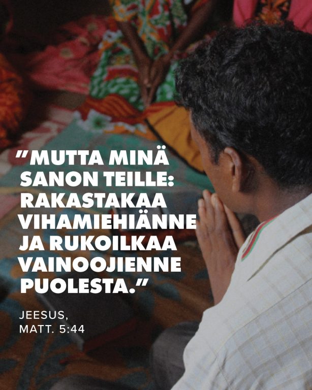 Jeesus kutsuu korkeammalle rakkauden tasolle: "Rukoile vainoajien puolesta" On helppoa ajatella vainoajia "pahiksina". Mutta Jeesus otti vastakulttuurisen lähestymistavan ja kutsui seuraajiaan toisenlaiselle, korkeammalle tasolle. Rukoile tulevan viikon aikana vainoajien puolesta. #VainotutKristityt #Rukouspyyntö