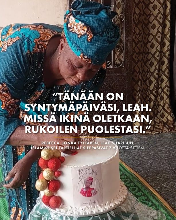 Rukoilkaa 22 vuotta täyttävän Leahin puolesta, joka on edelleen vangittuna Siepattu nigerialainen koulutyttö Leah Sharibu täyttää 22 vuotta tänään (14. toukokuuta). Kun Leahin muslimiluokkatoverit vapautettiin, 15-vuotias Leah ei suostunut kieltämään uskoaan. Hän on edelleen islamistisen ääriryhmän vanki. Leahin äiti Rebecca kutsui tiimimme intiimiin hetkeen juhlistamaan tyttärensä syntymäpäivää. Rukoilkaa kanssamme Leahille voimaa ja kaikille uskonsa vuoksi vangituille turvallista paluuta. #Nigeria #sieppaukset #OpenDoors #LeahSharibu #VainotutKristityt #rukouspyyntö #rukousaihe #NouseAfrikka #MuistaLeahia