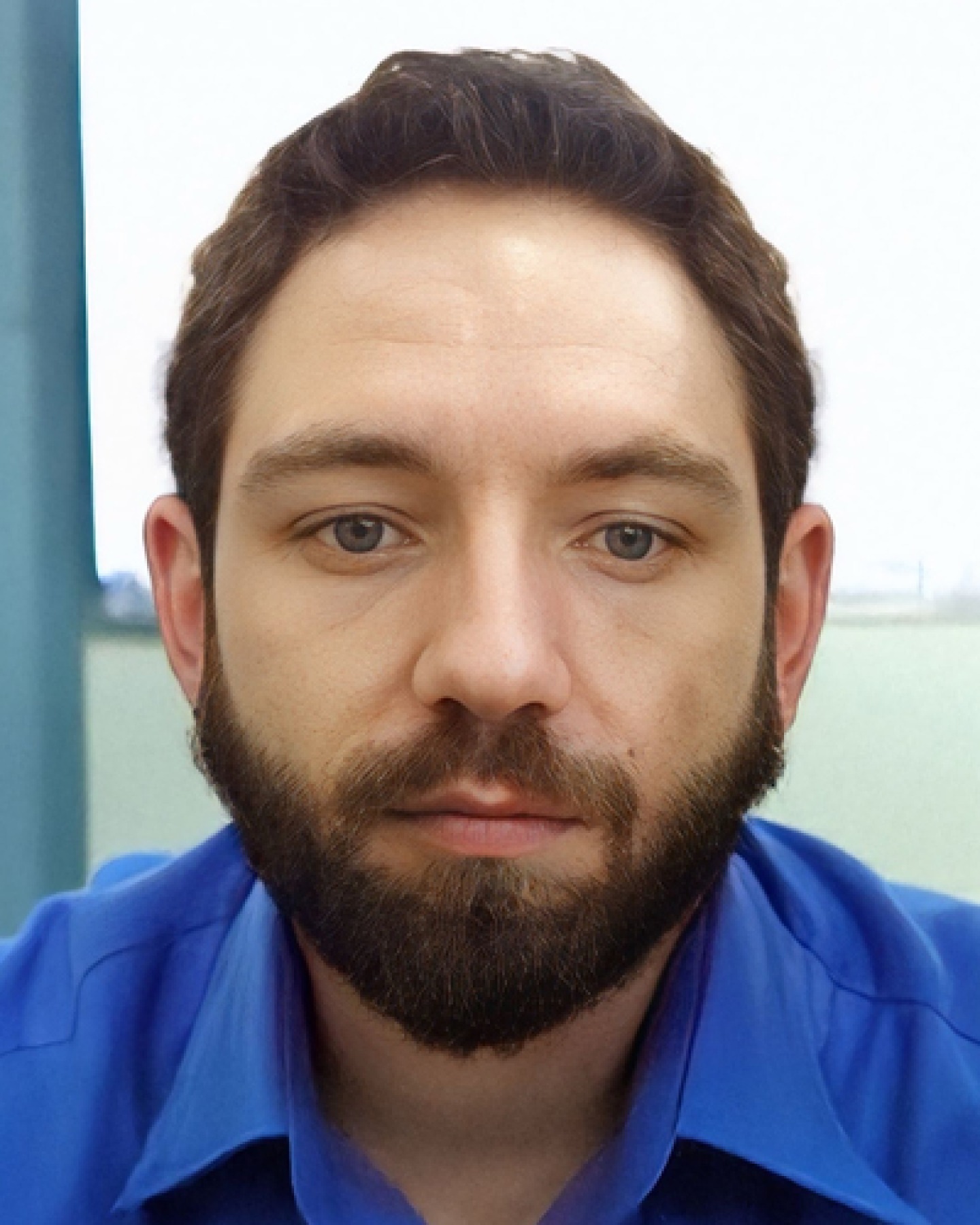 Rukoilisitteko kanssamme veljemme Hakob Gochumiyanin puolesta? Hän on armenialainen kristitty, joka on vangittuna Iranissa. Hakob on tuomittu 10 vuodeksi vankilaan hänen uskoonsa liittyvistä epäoikeudenmukaisista syistä. Hän on kertonut kohdanneensa vankilassa vakavaa kaltoinkohtelua, henkistä väkivaltaa ja hänen henkeensä liittyviä uhkauksia. Elokuussa 2023 Hakob ja hänen vaimonsa Elisa pidätettiin perhematkalla Iraniin. Pian he löysivät itsensä Teheranista Evinin vankilasta, eristyksistä ilman selitystä. Kaksi kuukautta myöhemmin Elisa vapautettiin takuita vastaan ja pääsi jälleen heidän lastensa luo. Vankilasta lähettämässään kirjeessä Hakob kertoi, että häneltä evättiin oikeudellinen apu, tulkki ja pääsy suurlähetystöön tutkinnan aikana, ja että kuulustelijat uhkasivat tappaa hänet. Iranin korkein oikeus on hylännyt hänen kaksi pyyntöään uuden oikeudenkäynnin saamiseksi, vaikka hänen tapaukseensa liittyy lukuisia oikeudellisia rikkomuksia. • Rukoillaan Hakobille suojelua ja voimaa kestää vankeutta, eristystä ja henkistä väkivaltaa vihamielisessä ympäristössä. • Pyydetään Jumalaa tuomaan lohdutusta ja rauhaa, kun Hakob käy läpi henkeensä kohdistuneiden uhkausten ja näkemänsä julmuuden aiheuttamaa traumaa. • Rukoillaan, että oikeus toteutuisi ja että Iranin viranomaiset kumoaisivat väärän tuomion ja vapauttaisivat hänet välittömästi. • Rukoillaan Hakobin perheen puolesta: Elisan ja lasten puolesta, jotka ovat erossa Hakobista ja kantavat hänen poissaolonsa aiheuttamaa henkistä kipua. • Rukoillaan viisautta ja rohkeutta Hakobin oikeudellisille puolustajille. Pyydetään myös, että ovet avautuisivat kansainväliselle huomiolle hänen tapaustaan kohtaan. • Rukoillaan kaikkien Iranissa vangittujen kristittyjen puolesta, että he tuntisivat Pyhän Hengen läsnäolon, vahvistuisivat toivossa ja pysyisivät lujina totuudessa. • Rukoillaan katumusta ja sisäistä muutosta Iranin viranomaisille, erityisesti niille, jotka käyttävät pelottelua ja vääriä syytöksiä tukahduttaakseen seurakunnan. 🙏 Kuva: Christian Solidarity Worldwide #Iran #Armenia #rukouspyyntö #rukousaihe #VainotutKristityt #uskonnonvapaus #ihmisoikeudet #kristityt #vankeus #OpenDoors