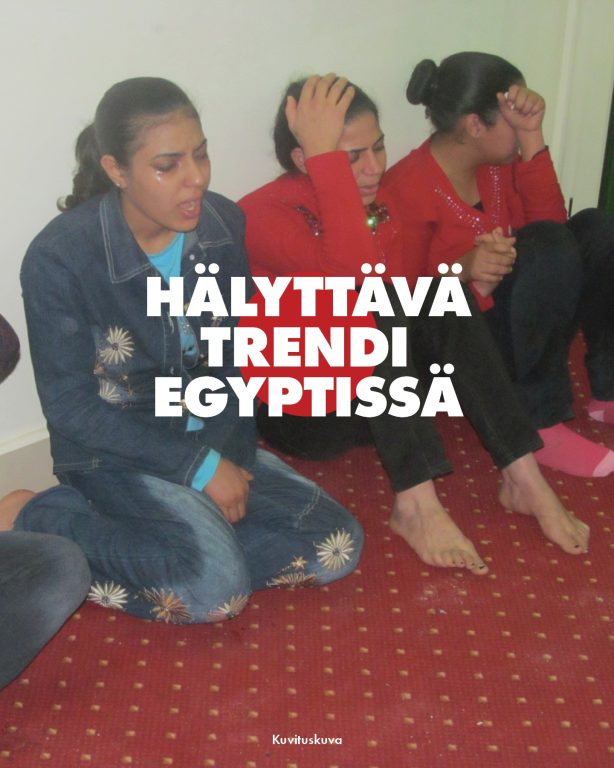 Väkivalta ja pelko uhkaavat nuorten naisjohtajien palvelutyötä Ylä-Egyptissä Paikalliset kumppanimme Ylä-Egyptissä raportoivat huolestuttavasta trendistä. Se vaikuttaa nuoriin naisjohtajiin, jotka matkustavat syrjäisiin ja vaikeasti saavutettaviin kyliin johtamaan tyttöjen tukiryhmiä tai opetuslapsiryhmien tapaamisia. Matkoillaan nämä naiset kohtaavat usein nuorten miesten ryhmiä, aseistautuneita kiusaajia, jotka estävät heidän kulkunsa. He pysäyttävät minibussit tai tuk-tukit (pienet kolmipyöräiset ajoneuvot, joita käytetään laajalti Egyptin maaseudulla), hyökkäävät matkustajien kimppuun ja ryöstävät heidät. Näiden vaarojen vuoksi monet nuoret naisjohtajat tuntevat nyt pelkoa palatessaan kotiin kokousreissuiltaan. Kadut ovat muuttuneet pelon ja epävarmuuden paikoiksi. Perheet, jotka ovat huolissaan riskeistä, painostavat usein tyttäriään lopettamaan palvelutyön kokonaan. Nämä naiset kokevat ristiriitaa kutsumuksensa ja turvallisuuteensa kohdistuvien uhkien välillä. Vaara on todellinen ja se kasvaa. Sieppausten määrä näissä kylissä on lisääntynyt, mikä on kasvattanut niiden ja pakkoavioliittojen pelkoa. Molemmat ovat keinoja, joita islamilaiset ääriliikkeet usein käyttävät. Rukoillaan varjelusta näille rohkeille nuorille johtajille, että Herra olisi heidän kanssaan ja suojelisi heidän palvelutyötään. Pyydetään Jumalaa täyttämään heidät Hänen rauhallaan ja vapauttamaan heidät pelosta ja ahdistuksesta. Rukoillaan sekä erottelukykyä että rohkeutta vastata Pyhän Hengen johdatukseen. Rukoillaan heidän perheidensä ja kaikkien haavoittuvien kristittyjen puolesta näillä alueilla. Pyydetään Jumalaa antamaan heille lohdutusta, kestävyyttä ja toivoa vaaran keskellä. #Egypti #VainotutKristityt #uskonnonvapaus #rukousaihe #rukouspyyntö #OpenDoors