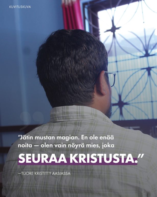 Rayn* tarina noidasta Jeesuksen seuraajaksi Kaakkois-Aasiassa Ray on vastakääntynyt kristitty Kaakkois-Aasiassa. Hänen tarinansa on niin hieno, että halusimme jakaa sen: Ray oli ennen noita, hän oli syvällä noituudessa. Vähitellen hän alkoi kuitenkin kiinnittää huomiota kylänsä kristittyihin. Hän huomasi, että he olivat aina iloisia, vaikka elämä ei aina mennyt heidän tahtonsa mukaan. Hän myös näki, kuinka he tukivat toisiaan joka tilanteessa. Hänen vauvana menehtyneen lapsenlapsensa hautajaisten myötä hänestä tuli kristitty. "Kukaan ei halunnut toimittaa hautajaisia. Eivät edes ne, jotka olin tuntenut vuosia. Meidän heimossamme hautajaiset ovat monimutkaisia ja täynnä rituaaleja. Se voi olla ikävää, eikä kukaan halunnut osallistua. Mutta sitten ilmaantui eräs mies. Hän oli pastori (Open Doorsin paikallinen kumppani), jota en ollut tavannut koskaan aiemmin. Pastori James* tarjoutui epäröimättä toimittamaan hautajaiset. Silloin tajusin sen: Kristuksen rakkauden — ei sanojen vaan tuntemattoman ihmisen toiminnan kautta. Otin Jeesuksen vastaan tuona päivänä. Luovuin kaikesta siitä, mitä olin ollut. Jätin mustan magian, rituaalit, maineeni. En ole enää noita. Olen vain nöyrä mies, joka seuraa Kristusta. Annoin elämäni Hänelle, joka antoi omansa puolestani." Ray kertoo rakastavansa Jeesusta päivä päivältä enemmän. Hänet kastettiin neljä kuukautta sitten. "Olen täynnä intoa aloitettuani matkani Kristuksen kanssa. Haluan kasvaa Hänen ymmärtämisessään, jotta voin elää elämää, joka kunnioittaa ja heijastaa Kristusta." Ray pyytää rukousta terveytensä puolesta, jotta hän voisi tehdä sen, mitä Jumala on kutsunut hänet tekemään. Rukoillaan, että hänen uskonsa kasvaa ja hän voisi olla siunauksena toisille. Ja rukoillaan pastori Jamesin puolesta, kun hän opetuslapseuttaa Rayta. *Nimi muutettu turvallisuussyistä. #noituus #kristinusko #todistus #OpenDoors