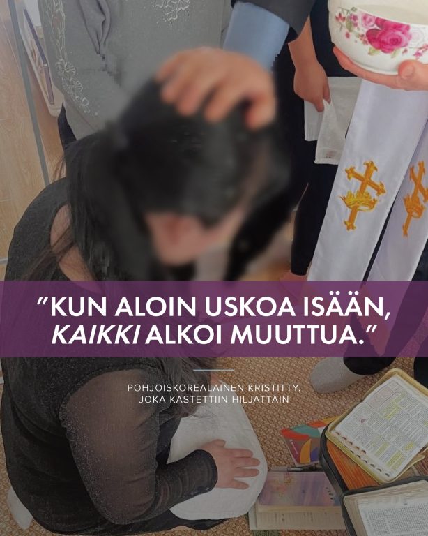 Rukoillaan Pohjois-Koreasta paenneiden naisten puolesta He tulivat yksi kerrallaan. Jokaisella oli omat kipunsa ja oma tiensä. Kun nämä naiset aloittivat pakonsa Pohjois-Koreasta, monet eivät aavistaneet, että heidät petettäisiin, kaupattaisiin ja pakotettaisiin naimisiin kiinalaisten miesten kanssa. Mutta he eivät myöskään koskaan odottaneet pääsevänsä osaksi palvelutyötä, joka johdattaisi heidät Jeesuksen luo – ja tähän käännekohtaan. Heidän kasteensa on osa jatkuvaa projektia, joka tarjoaa Pohjois-Koreasta paenneille naisille raamattuopetusta, sielunhoitoa ja käytännön tukea. Teidän tukenne tekee tällaisista hetkistä mahdollisia. Rukouksenne ja lahjanne voimaannuttavat ja varustavat Open Doorsin kenttätyöntekijöitä tarjoamaan koulutusta ja turvataloja pohjoiskorealaisille. Kiitos, että jätätte perinnön, joka kestää ikuisesti. #PohjoisKorea #kaste #VainotutKristityt #naiset #rukouspyyntö #uskonnonvapaus #kiitos #OpenDoors