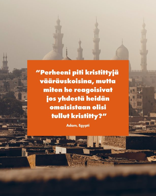 Jos olisit Adam, paljastaisitko salaisen uskosi? Adamin ja hänen vaimonsa Dinan usko paljastui lopulta, ja heidän elämänsä syöksyi epätoivoon. Hyväsydämisten kristittyjen tuella he ovat rakentaneet uuden elämän – ja heidän uskonsa kasvaa. Lue heidän tarinansa ja ota selvää, miten voit tukea salaisia kristittyjä, linkki biossa. #Egypti #VainotutKristityt #OpenDoors