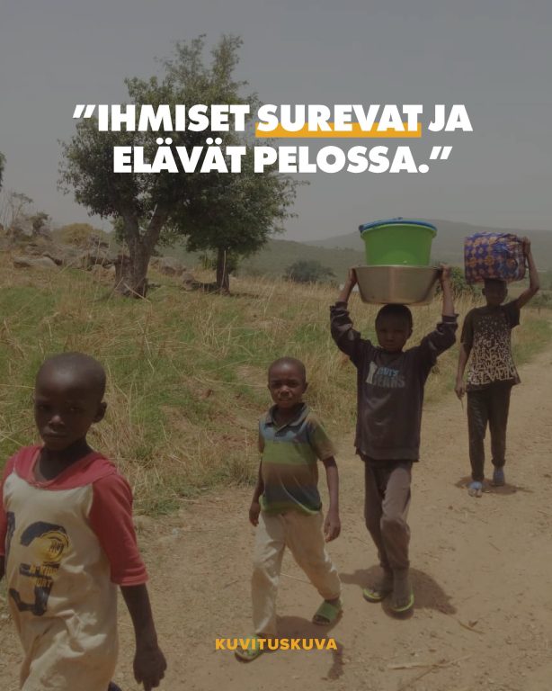 Rukouspyyntö tapettujen evankelistojen perheiden puolesta Rukoillaan tänään kahden evankelistan rakkaiden puolesta. Aseelliset Fulani-militantit surmasivat heidät Nigerian Plateaun osavaltiossa. Miehet olivat käymässä yhteisössä kertoakseen siellä evankeliumia, kun militantit avasivat tulen. Paikallinen nuorisoryhmän johtaja kertoo: "Tulitus oli hyvin voimakasta, kunnes sotilasryhmä ja vartijat saapuivat ja hätistivät hyökkääjät pakoon kukkuloille." Hyökkääjät siirtyivät naapuriyhteisöön Jolille, missä he hyökkäsivät uudelleen. Kristityt yhteisöt Nigerian keskivyöhykkeellä sekä koillis- ja keskiosissa joutuvat jatkuvien hyökkäysten kohteeksi. Monet yhteisöissä ovat omavaraisia maanviljelijöitä, joilla on juuri viljan kylvöaika. Se altistaa heidät hyökkäyksille. Rukoillaan yhdessä Pohjois-Nigerian puolesta, sillä hyökkäyksiä tapahtuu lähes päivittäin. Rukoillaan, että Fulani-militantit laskevat aseensa, katuvat ja kääntyvät Jumalan puoleen. Rukoillaan, että Jumala lohduttaa ja parantaa heitä, joihin hyökkäykset ovat vaikuttaneet. Rukoillaan erityisesti näiden kahden tapetun evankelistan perheiden puolesta. Rukoillaan, että he saisivat kokea Jumalan läsnäoloa, lohdutusta ja huolenpitoa käytännön tasolla. Rukoillaan paikallisen ja kansallisen hallinnon puolesta. Rukoillaan, että he toimisivat viipymättä suojellakseen kaikkia nigerialaisia ja että rikoksiin syyllistyneet joutuisivat vastuuseen teoistaan. #Nigeria #rukouspyyntö #hyökkäykset #VainotutKristityt #OpenDoors