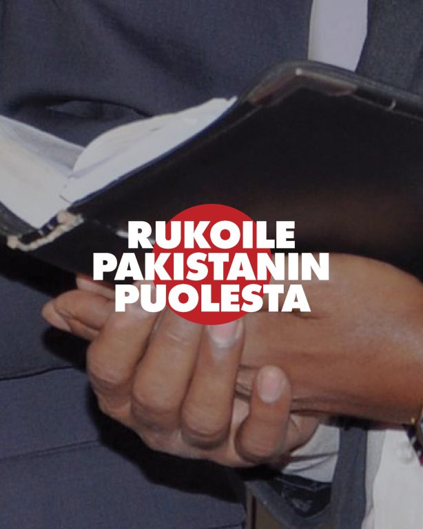 Rukoilkaa kanssamme — Pakistanissa on käynnissä kova oikeudellinen taistelu. Kaksi viikkoa sitten elämä näytti valoisammalta kristityille ja muille uskonnollisille vähemmistöille, jotka ovat usein maan jumalanpilkkalakien kohteena. Pakistanissa jumalanpilkkasyytteet johtavat vangitsemisiin, tuomioihin ja väkijoukkojen tekemiin surmiin. Korkein oikeus määräsi hallituksen aloittamaan tutkimuksen Pakistanin jumalanpilkkalain väärinkäytöksistä. Mutta islamististen radikaalien vastareaktio oli nopea. Ääriryhmät nostivat oikeusjuttuja, määräys keskeytettiin ja tutkinta pysäytettiin. Rukoillaan, että Jumala toimii sekä kulisseissa että julkisesti — ja tuo epäoikeudenmukaisuuden päivänvaloon. #Pakistan #jumalanpilkkalaki #VainotutKristityt #rukouspyyntö #Uskonnonvapaus #ihmisoikeudet #OpenDoors