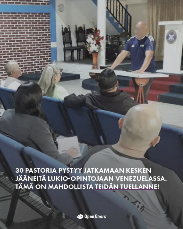 30 pastoria palaa kouluun vahvistaakseen seurakuntaa Venezuelassa Teidän rukoustenne ja tukenne ansiosta 30 pastoria voi palata jatkamaan lukio-opintojaan Venezuelassa. Tätä tavoitetta monet olivat joutuneet lykkäämään vuosikausia. Siellä, missä he asuvat, heikko taloustilanne sekä jatkuva poliittinen ja sosiaalinen jännite ovat vaikuttaneet seurakuntien elämään suuresti. Tämä ryhmä miehiä ja naisia on löytänyt uuden syyn sinnitellä: he pyrkivät varustautumaan paremmin voidakseen palvella yhteisöjään ja vahvistaa seurakuntaa. Kiitos, että olette mukana toteuttamassa lähetyskäskyä (Matteuksen evankeliumi 28:18-20). #Venezuela #VainotutKristityt #kiitosaihe
