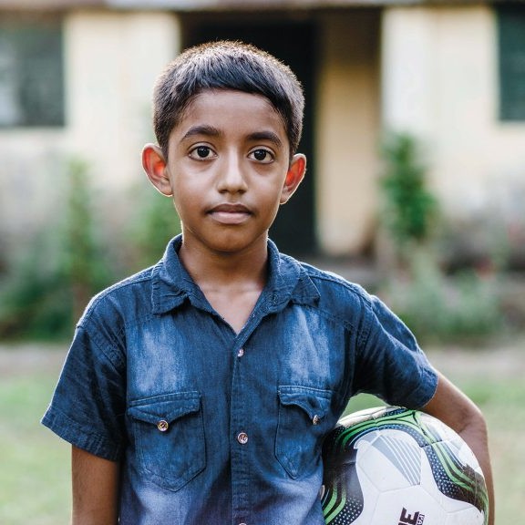 Robinin yksinäinen koulupäivä Bangladeshissa