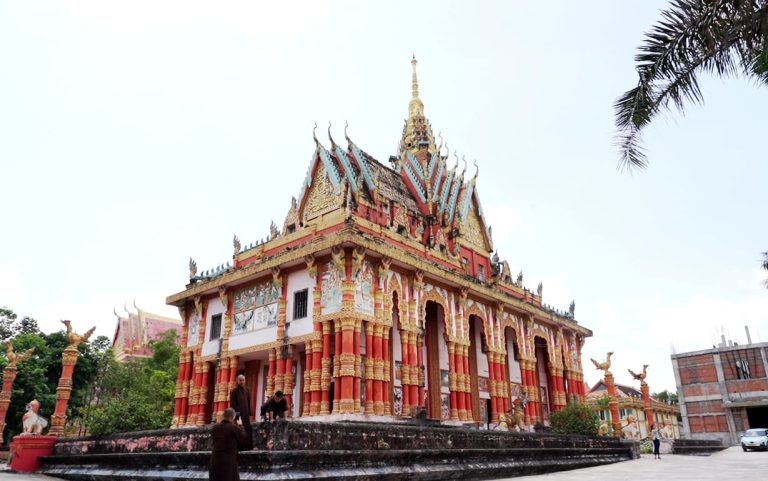 Koristeellinen temppeli.