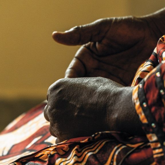 Nigeriläinen yksinhuoltaja jäi yksin 11 lapsen kanssa