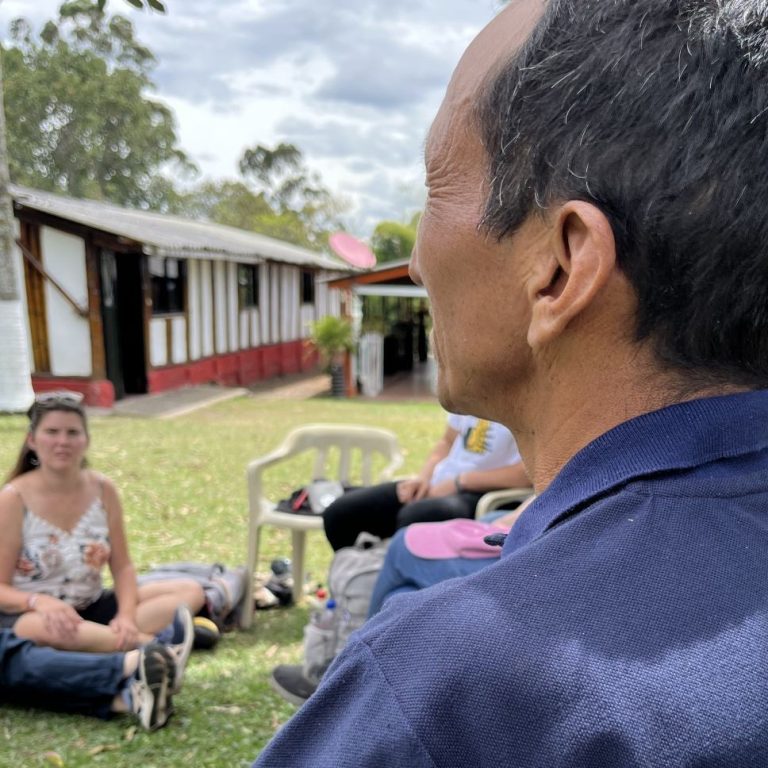 Kuunnelma Kolumbiasta: Uskollisen perheen taival